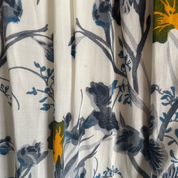 Fun 2 Fun flowered off the shoulder top bought through StitchFix - Picture 8 of 10